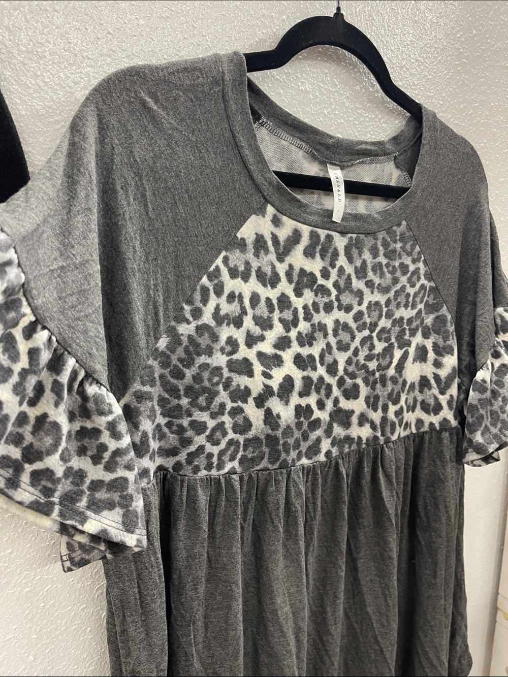 Emerald Gray Leopard-Panel Ruffle Sleeve Tunic - Picture 4 of 8